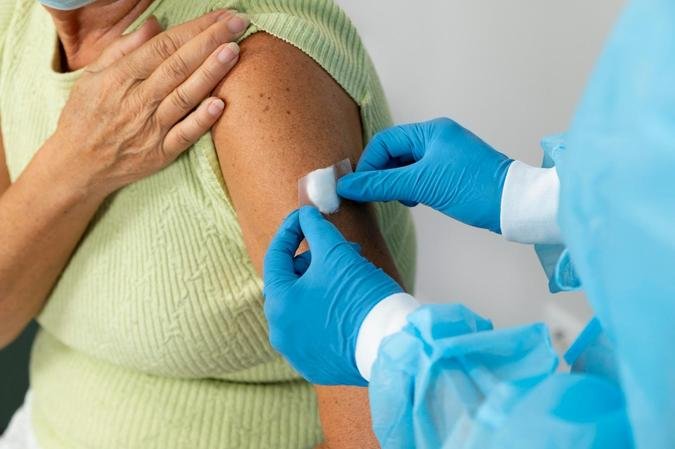 Entre os imunizantes, a vacina contra a influenza é a principal recomendação para esse público(foto: Freepik) Entre os imunizantes, a vacina contra a influenza é a principal recomendação para esse público(foto: Freepik)