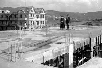 Obras de construo do Colgio Loyola, no fim da dcada de 1940: um dos principais responsveis pelo desenvolvimento da regio(foto: Acervo Colgio Loyola)