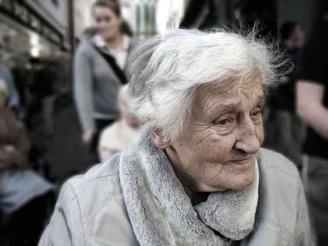 Embora seja mais comum nas pessoas mais velhas, a demncia no faz parte do envelhecer.(foto: Pixabay)
