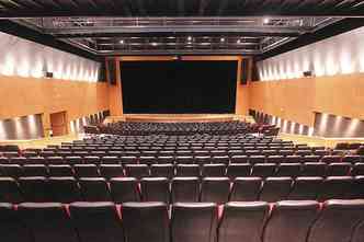 O palco e a plateia com 600 cadeiras do Teatro Bradesco: equipamentos que possibilitam a montagem de espetculos cnicos, audiovisuais e musicais, de pequeno, mdio e grande portes(foto: Orlando Bento/Divulgao)