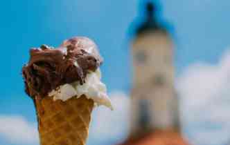 Quem no gosta de tomar um saboroso sorvete durante um dia muito quente?(foto: Pixabay)