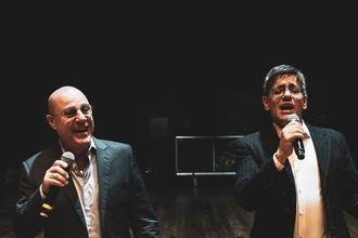 Duo Serenata homenageia Andrea Bocelli em show gratuito no Cine Theatro