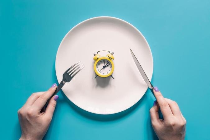 Há evidências de que a suspensão da alimentação em certos períodos não é mais eficaz do que dietas tradicionais para perda de peso(foto: Freepik) Há evidências de que a suspensão da alimentação em certos períodos não é mais eficaz do que dietas tradicionais para perda de peso(foto: Freepik)
