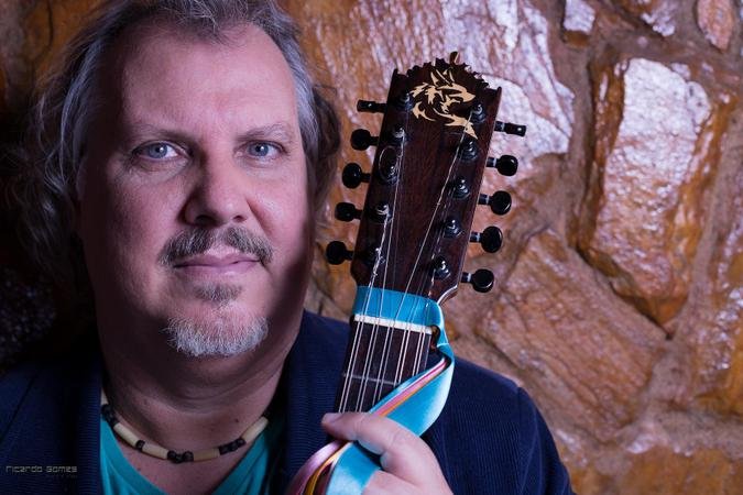 Chico Lobo, violeiro e compositor(foto: Ricardo Gomes/Divulga��o)