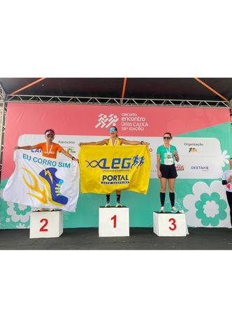 Nos 10 km, Daniela Melo se superou e conquistou o primeiro lugar geral com 45min28s. Ana Sousa ficou em segundo lugar com 46min08s e Juliana Castro em terceiro, com 49min22s (foto: Daniela Costa)
