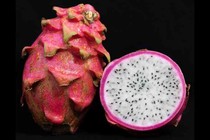 A pitaya  uma fruta de sabor adocicado e suave, com aparncia extica, rica em vitaminas e fibras, com excelente qualidade digestiva e baixo teor calrico(foto: Webysther Nunes/Wikimedia Commons)