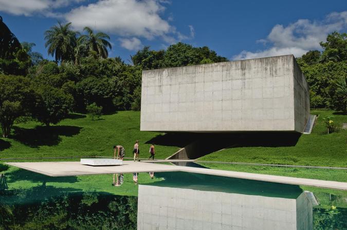 Frequentadores visitam Galeria Adriana Varejão: museu alcançou o maior público em sete anos, com 335 mil visitantes(foto: Wiliam Gomes/Divulgação) Frequentadores visitam Galeria Adriana Varejão: museu alcançou o maior público em sete anos, com 335 mil visitantes(foto: Wiliam Gomes/Divulgação)