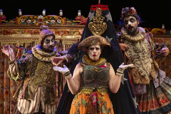 No espetáculo, o público acompanha as aventuras de João Grilo e Chicó, personagens criados por Suassuna e profundamente ligados ao imaginário popular brasileiro(foto: Tati Motta Fotografia/Divulgação) No espetáculo, o público acompanha as aventuras de João Grilo e Chicó, personagens criados por Suassuna e profundamente ligados ao imaginário popular brasileiro(foto: Tati Motta Fotografia/Divulgação)