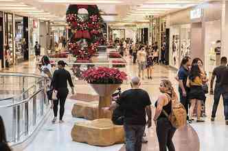 O movimento maior no BH Shopping no segundo semestre sinaliza mais confiana do consumidor: Natal representa 30% das vendas do mall(foto: Carol Reis/Divulgao)