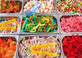 Segundo o estudo, doces e alimentos gordurosos atuariam como se fosse uma droga no crebro de pessoas que sofrem com obesidade, no permitindo que tenham capacidade de 'resistir' s tentaes(foto: Pixabay)