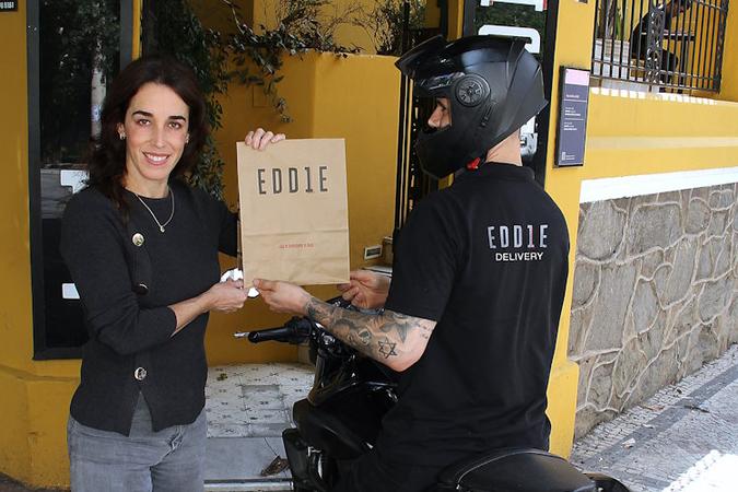 Renata Andrade, do Eddie Fine Burgers: da tele-entrega à moda antiga aos 1.500 pedidos por semana por aplicativos(foto: Pádua de Carvalho/Encontro) Renata Andrade, do Eddie Fine Burgers: da tele-entrega à moda antiga aos 1.500 pedidos por semana por aplicativos(foto: Pádua de Carvalho/Encontro)