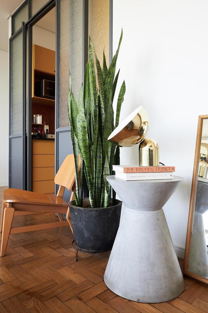 O paisagismo deste projeto de Marina Tadeu foi pensado para valorizar a presena das plantas no cotidiano(foto: Divulgao)